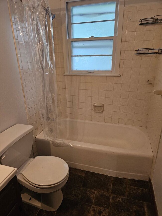 Foto del edificio - 1 bedroom, 1 bath duplex in Coralville
