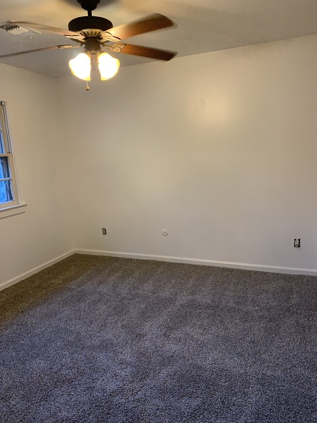 Building Photo - 8033 Redmon Rd