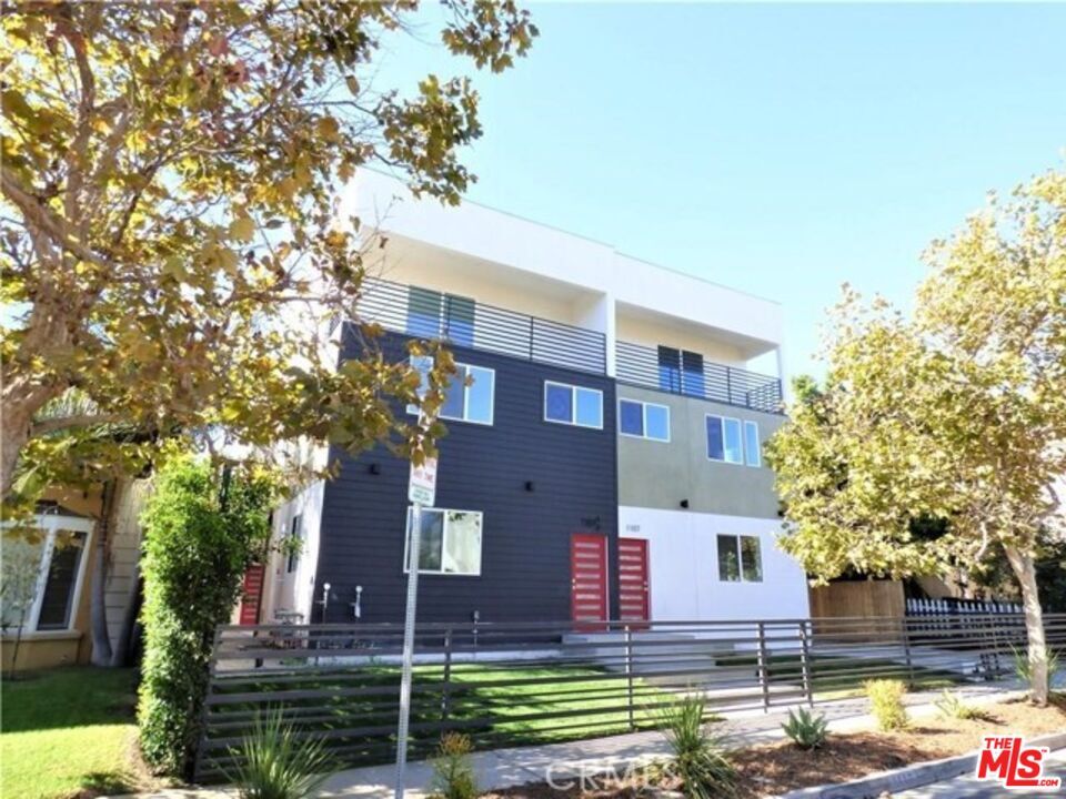 Primary Photo - 1113 Carmona Ave