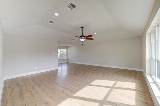 Foto del edificio - 328 Meadow Wood Ct