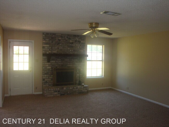 Building Photo - 4 br, 2 bath House - 120 Angelina Lane
