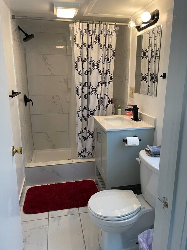 Foto principal - 608 W Clinton St