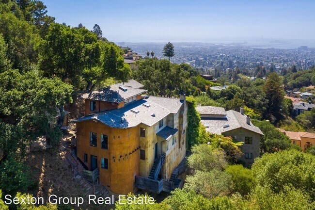 Building Photo - 3 br, 2.5 bath House - 1219 Grand View Dr.