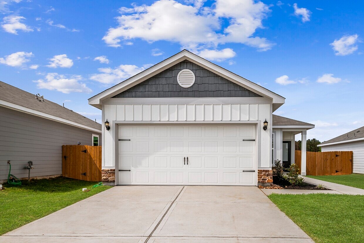 Primary Photo - 15838 Berry Hl Dr