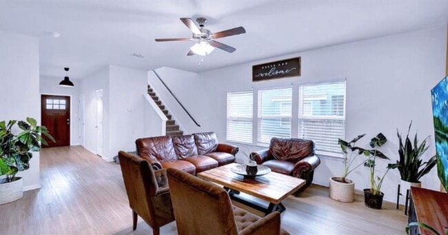 Building Photo - 206 Mossycup Dr