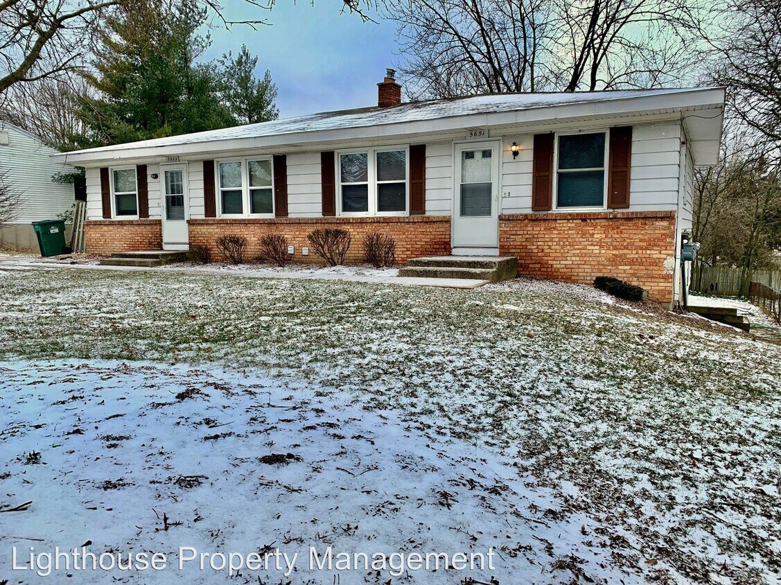 Primary Photo - 5651-5653 Kalamazoo Ave SE