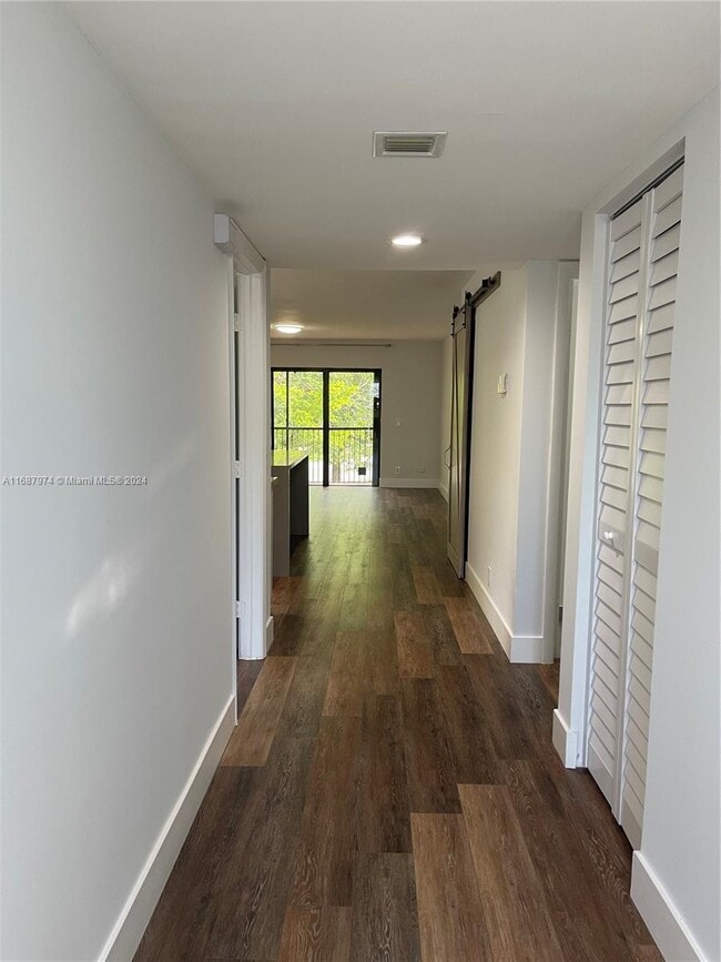 Building Photo - 434 Lakeview Dr