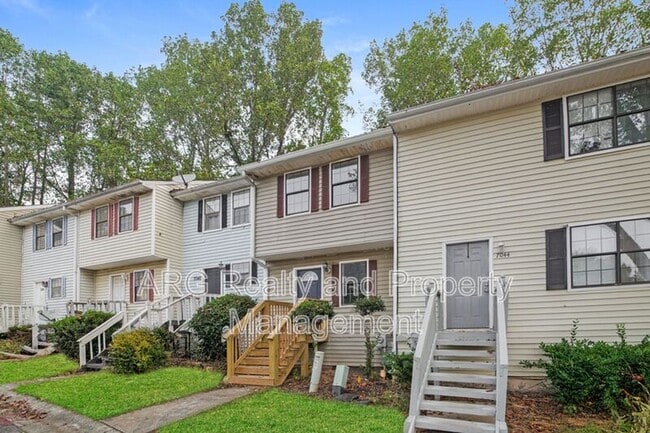 Foto del edificio - 7042 Oakhill Cir