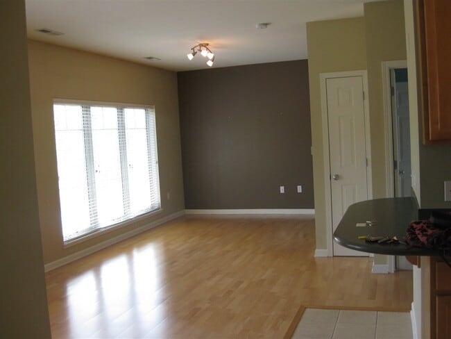 Building Photo - 588 N Midvale Blvd