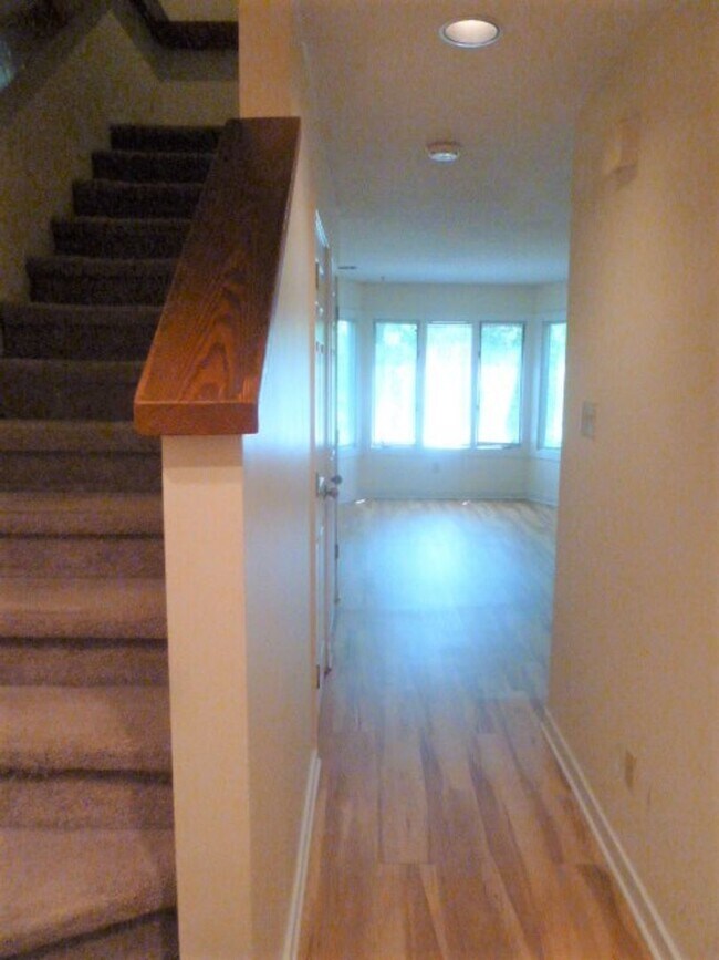 Foto del edificio - Nice 2br 2ba townhome-style condo in Mill ...