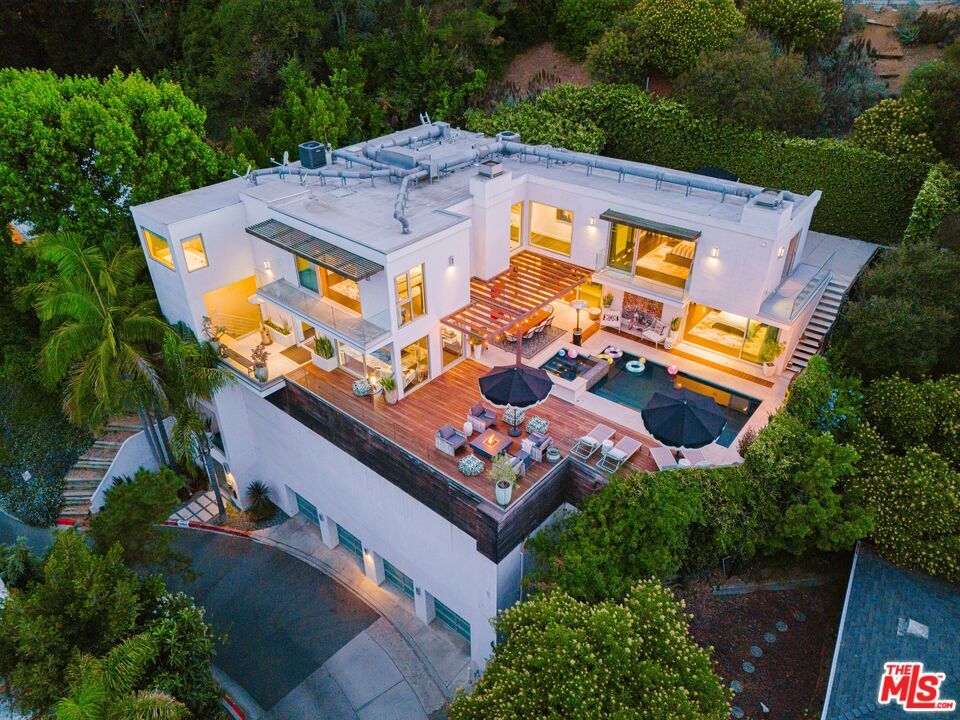 Foto principal - 8854 Hollywood Hills Rd