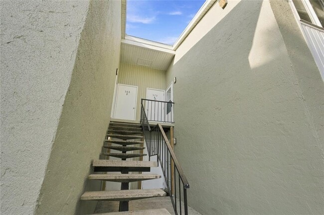 Building Photo - 570 Bahia Cir
