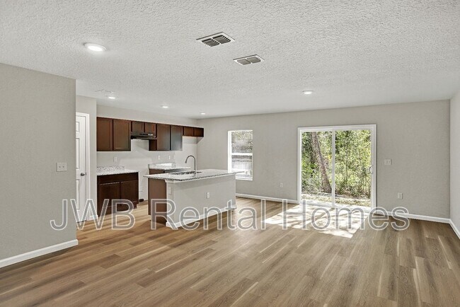 Building Photo - 5938 Moncrief Rd W