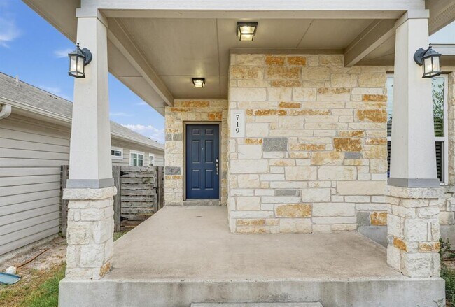 Foto del edificio - 719 Speckled Alder Dr