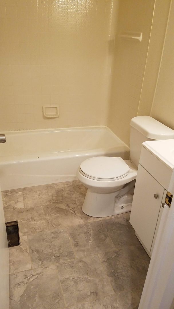 Foto del edificio - 1420 Candlewood Three Bedroom, 1 Bathroom,...