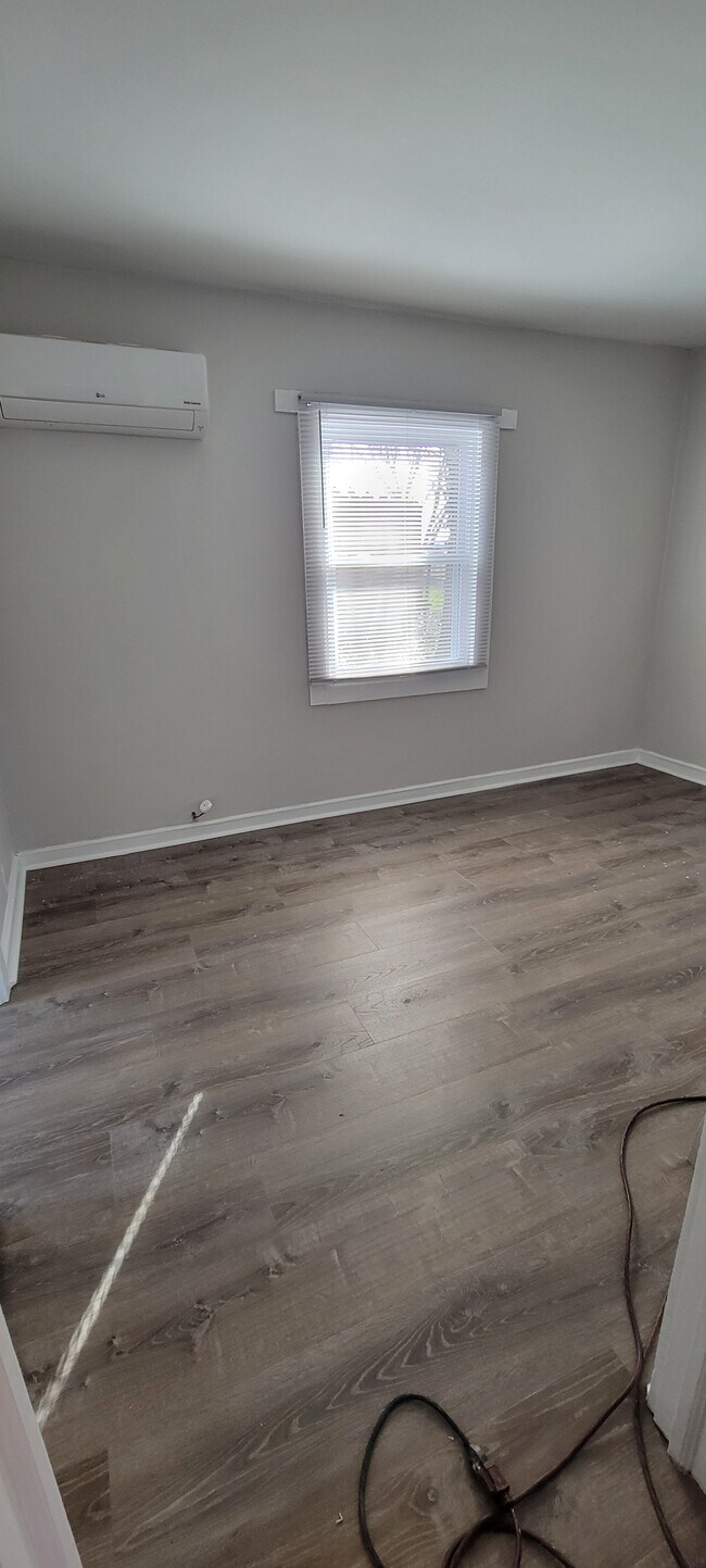 Photo - 1027 Halliahurst Ave House