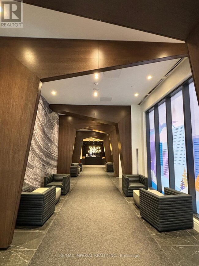 Building Photo - 308 Jarvis St