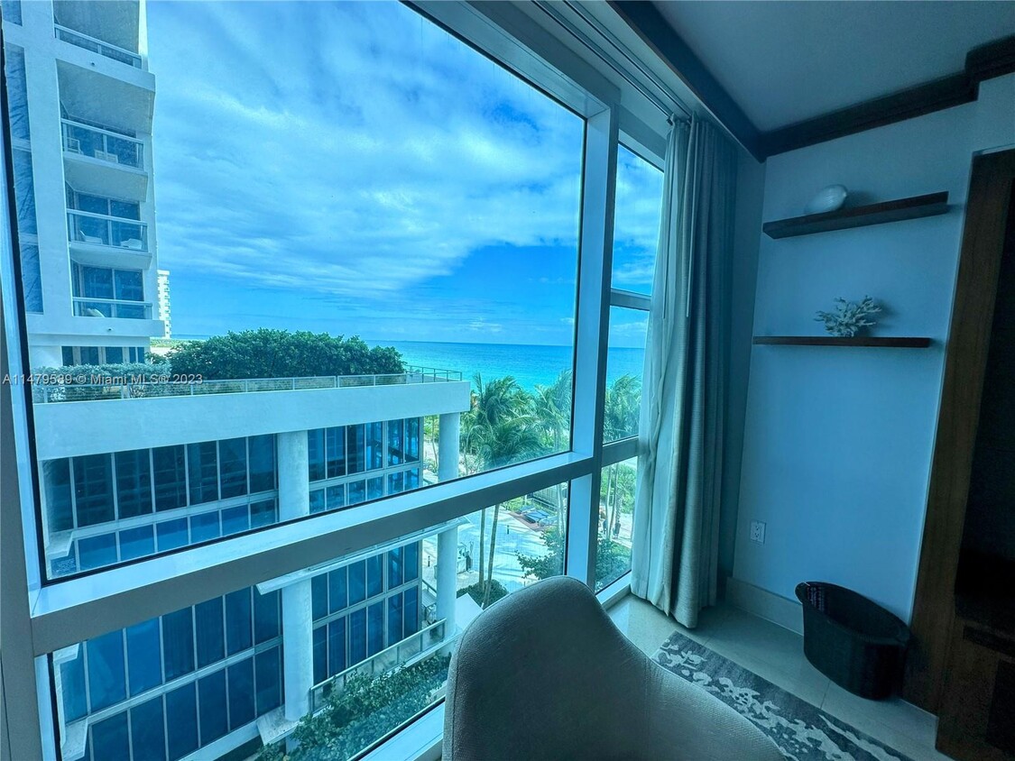 Foto principal - 6801 Collins Ave