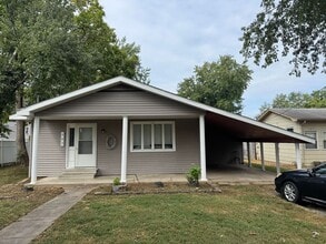 Building Photo - 903 Highland St