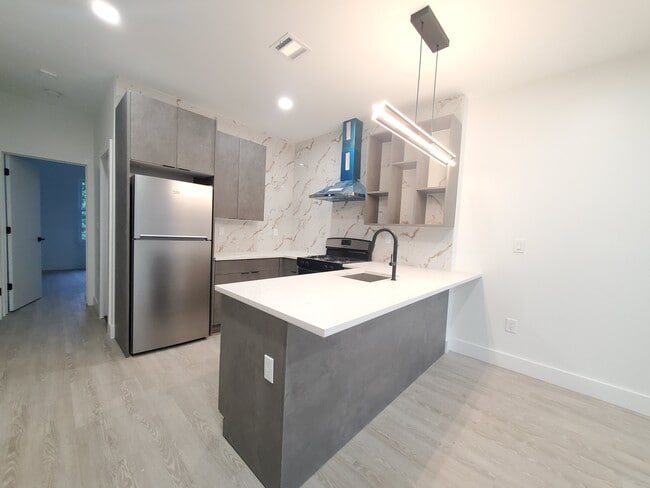 Building Photo - 670 Ocean Ave