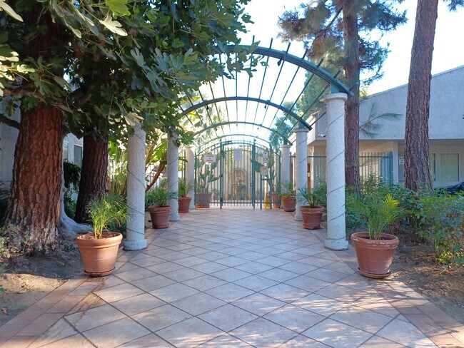 Foto del edificio - 20134 Leadwell St