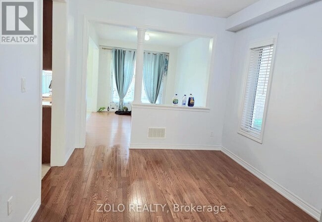 Photo du bâtiment - 43 Yardley Cres