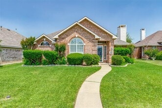 Building Photo - 10060 Danbury Dr