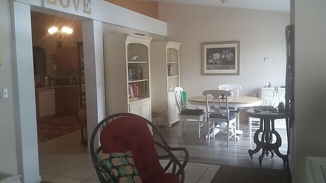 Foto del edificio - 992 SW McComkle Ave