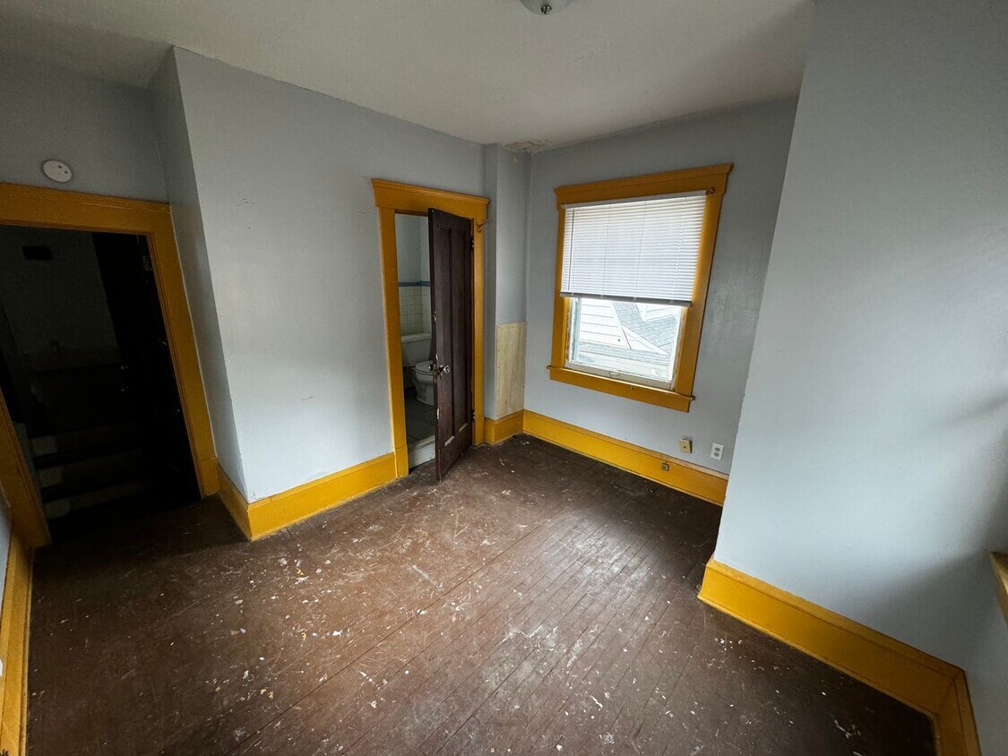 1411 Yale Ave NW Unit 3, Canton, OH 44703 Room for Rent in Canton, OH