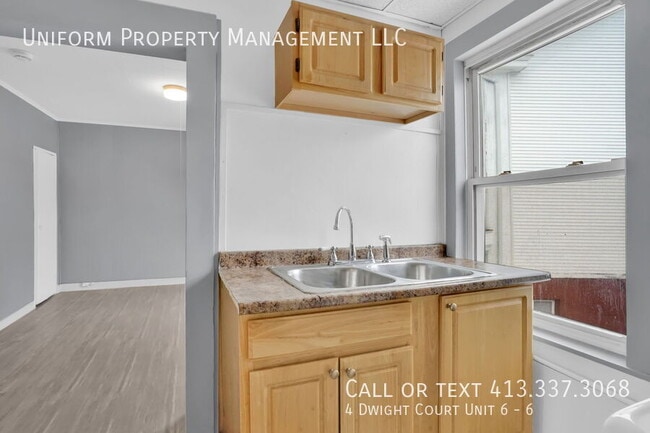 Foto del edificio - 4 Dwight Ct