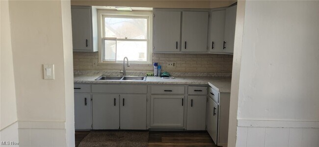 Foto del edificio - 48 Eleanor Ave