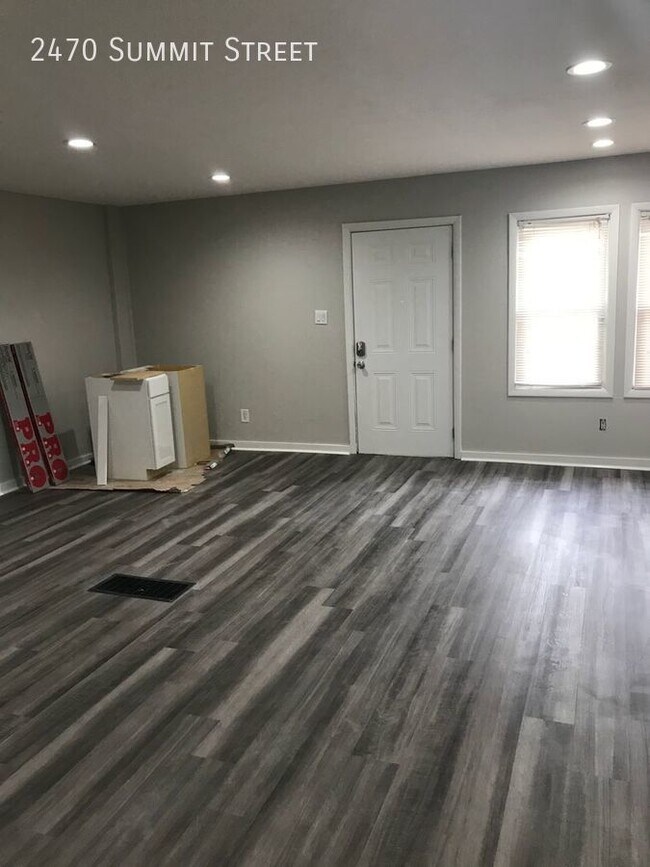 Building Photo - Studio Apartment Near Campus/Short North a...