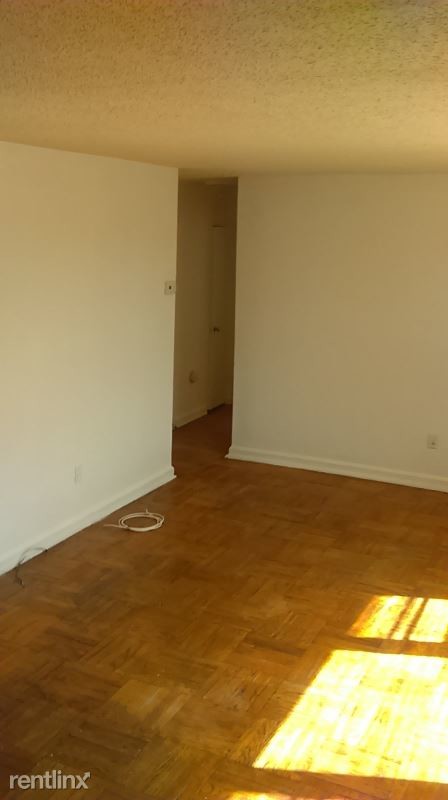 Building Photo - 355 Long Ln