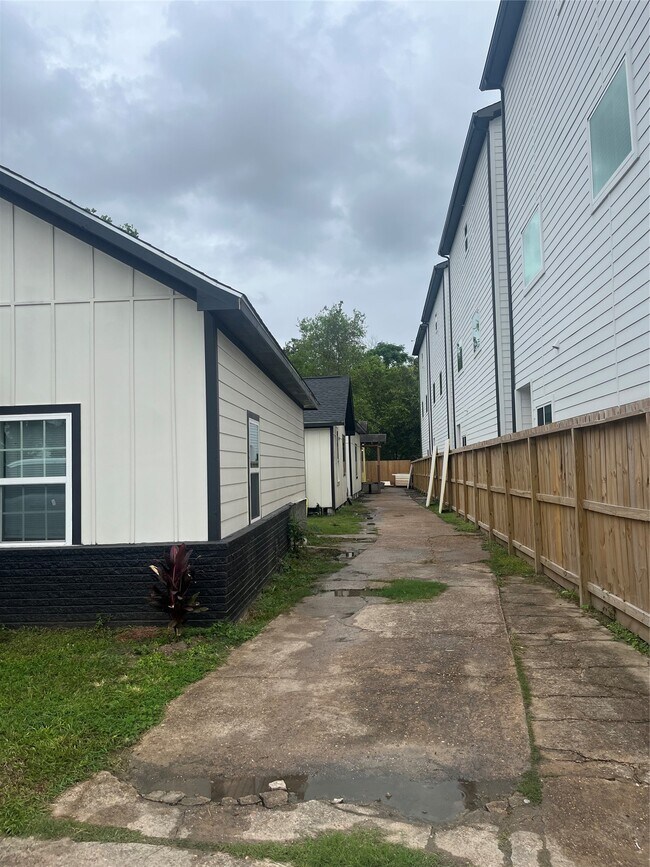 Foto del edificio - 3209 Ennis St