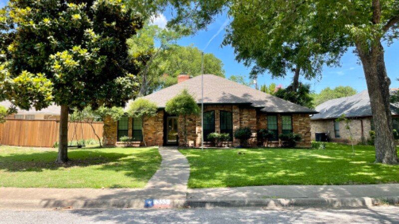 Primary Photo - 355 Meadow Creek Dr