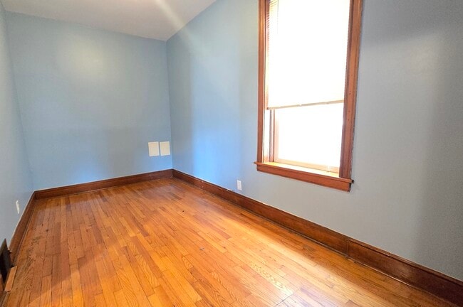 Building Photo - 3337 N Springfield Ave
