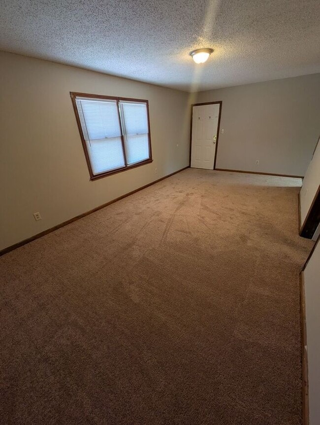 Building Photo - 1BD/1BA Unit at Westmont Apartments in Hickory