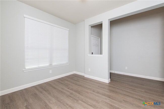 Building Photo - 5114 Dauphin Dr