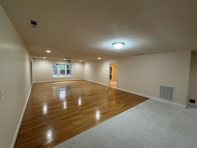 Building Photo - 285 Merion Cir