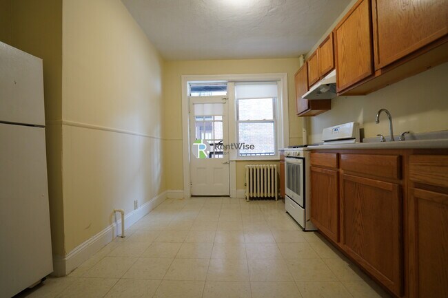 Building Photo - 41 Chestnut Hill Ave