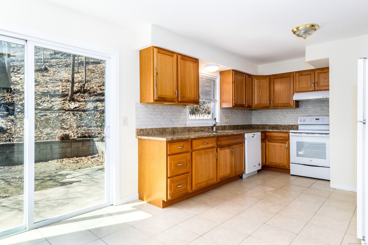 196 Hope St Unit A, Stamford, CT 06906 Room for Rent in Stamford, CT