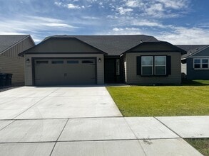 Building Photo - 1023 Aspen Rd
