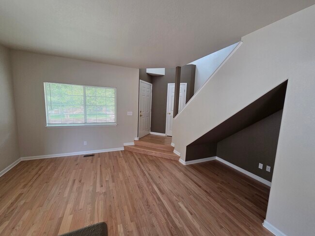 Living looking at Entrance - 3918 Leah Hts Townhome