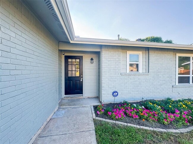 Building Photo - 6404 Woodhue Dr