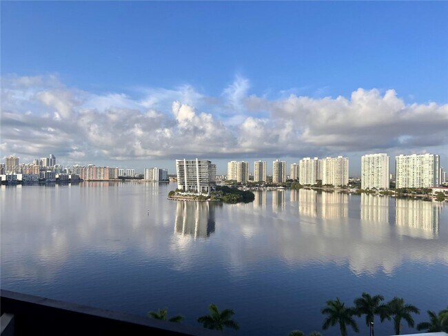 Foto del edificio - 3600 Mystic Pointe Dr