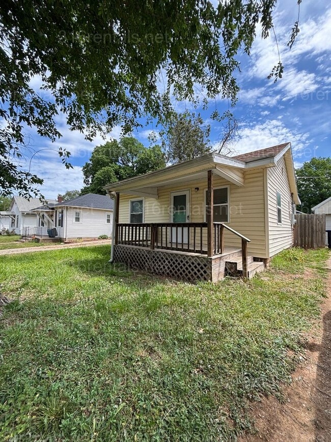 Building Photo - 610 Houser Dr