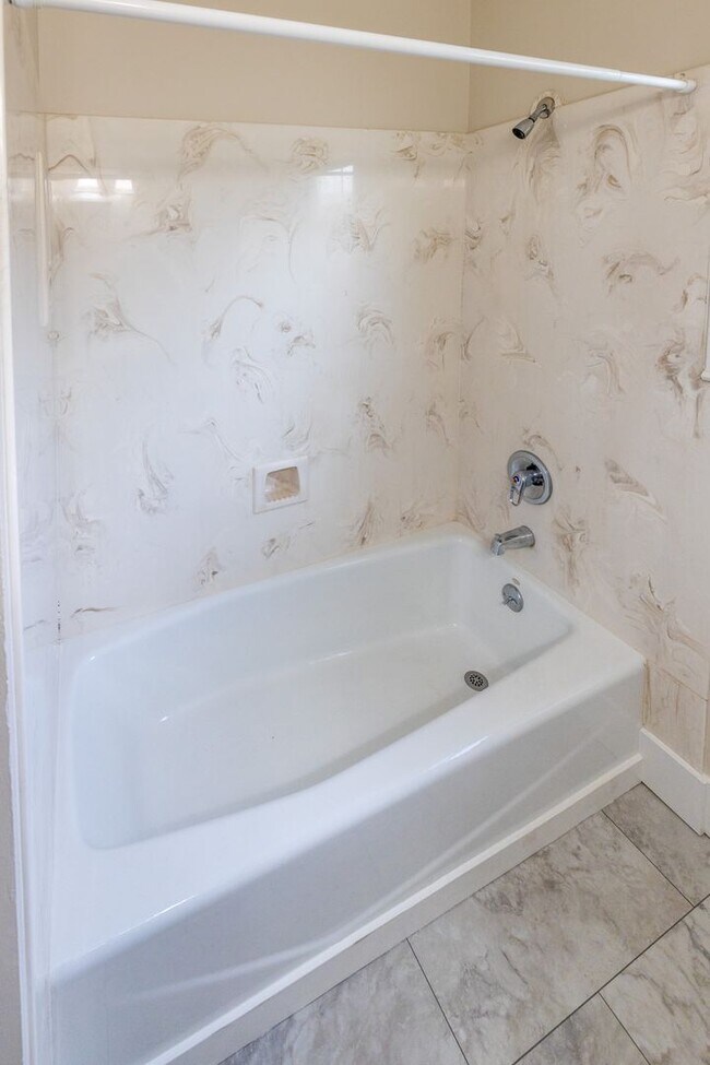 Foto del edificio - 600 S Idaho St