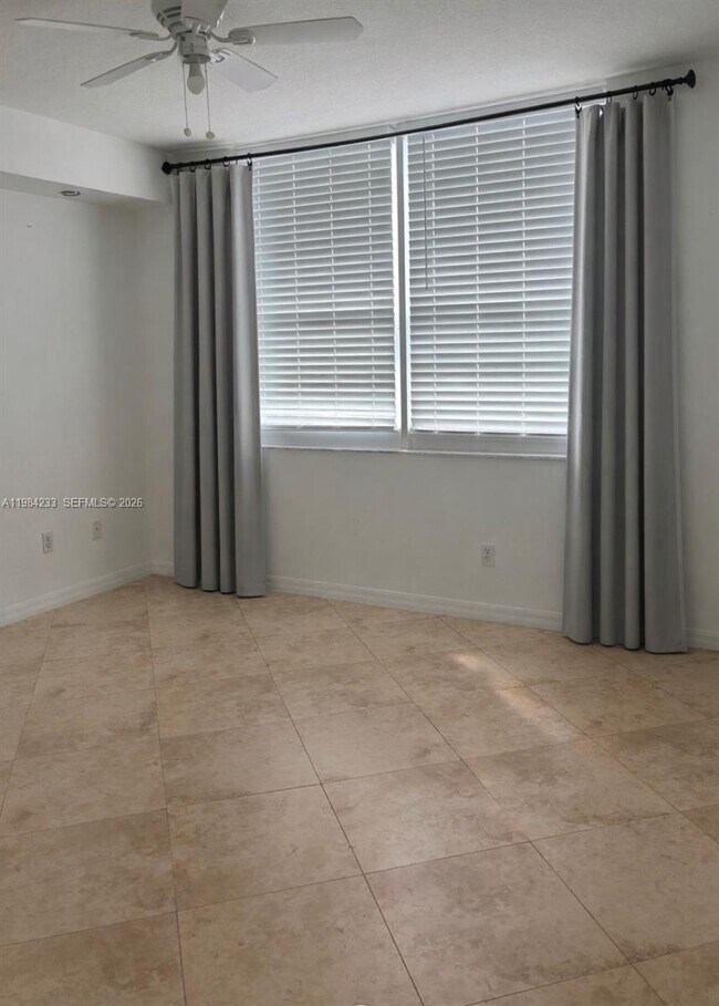 Foto del edificio - 2665 SW 37th Ave