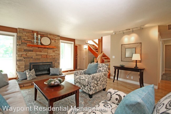 Building Photo - 3 br, 2.5 bath House - 475 S Walnut St