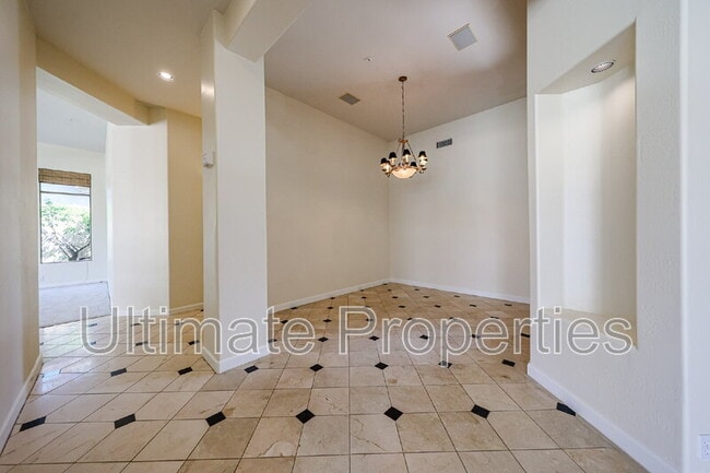 Building Photo - 11050 E Verbena Ln